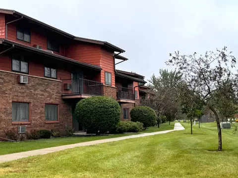 8530 W Waterford #6, Greenfield, WI 53228