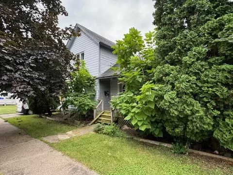 325 N Wisconsin, Burlington, WI 53105