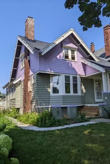 3039 N Newhall, Milwaukee, WI 53211