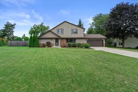 10545 Beacon Hl, Franklin, WI 53132