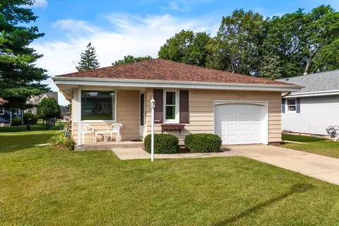 433 Coolidge, Oconomowoc, WI 53066