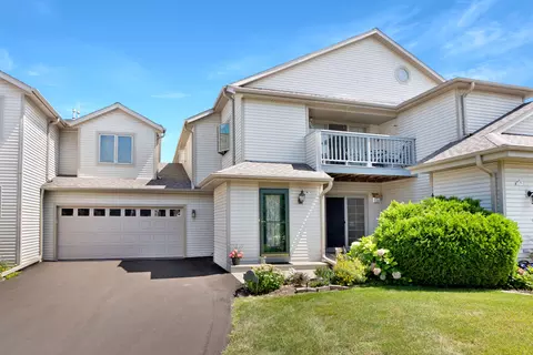 2229 Circle #C, Delafield, WI 53018
