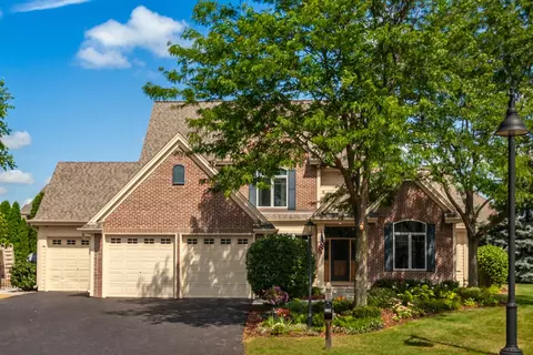 1852 Wellsprings, Oconomowoc, WI 53066
