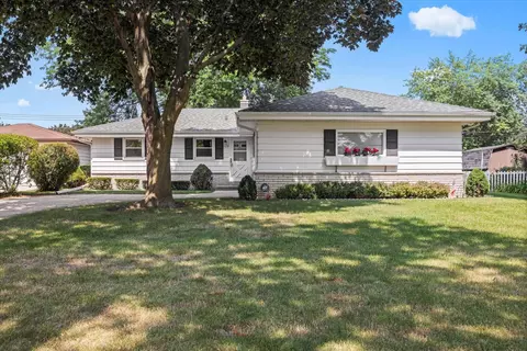 5656 S Honey Crk, Milwaukee, WI 53221