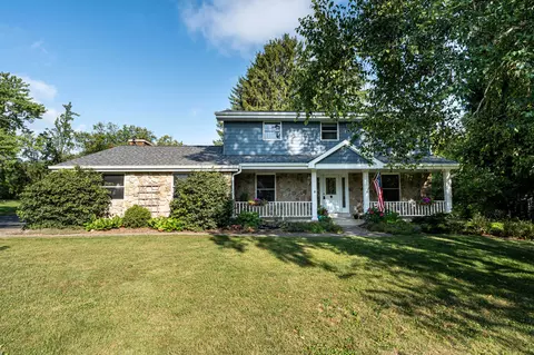 9130 Edge O Woods, Cedarburg, WI 53012