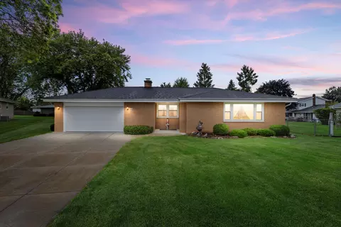 4251 S 82nd, Greenfield, WI 53220