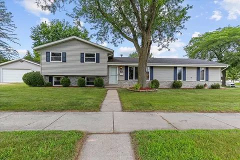 1022 Redwood, West Bend, WI 53095