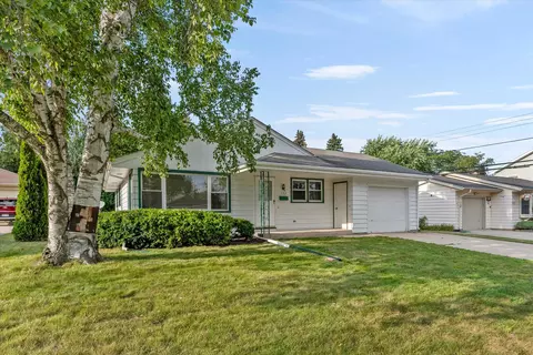 122 E Antoine, Port Washington, WI 53074
