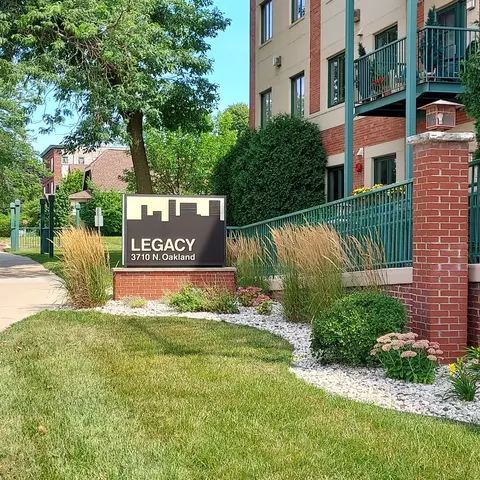 3710 N Oakland #408, Shorewood, WI 53211
