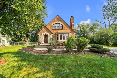 10736 W Bobolink, Milwaukee, WI 53225