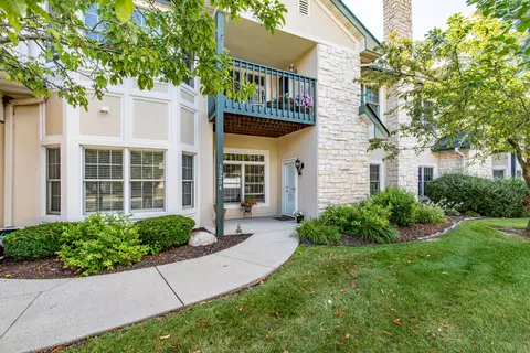 10204 W Deerwood, Franklin, WI 53132