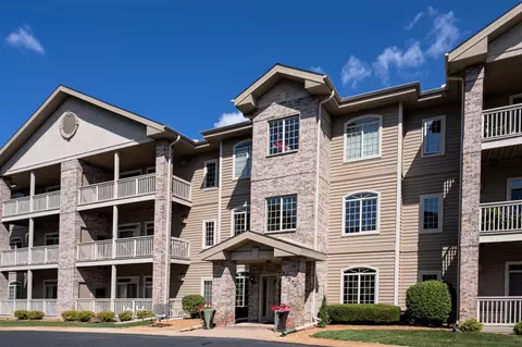 13070 W Bluemound #212, Elm Grove, WI 53122