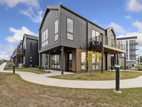 9352 S Alder #101, Oak Creek, WI 53154
