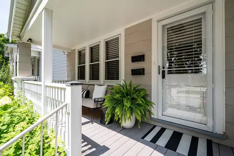 602 E Dover #602A, Milwaukee, WI 53207