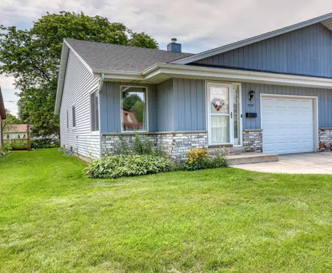 1521 W Plainfield, Milwaukee, WI 53221