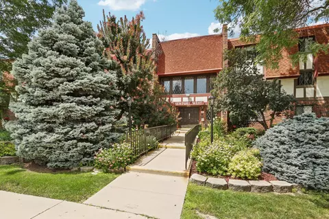 5253 N Lovers Ln #104, Milwaukee, WI 53225