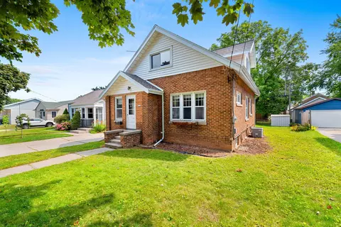 1033 N 13th, Manitowoc, WI 54220