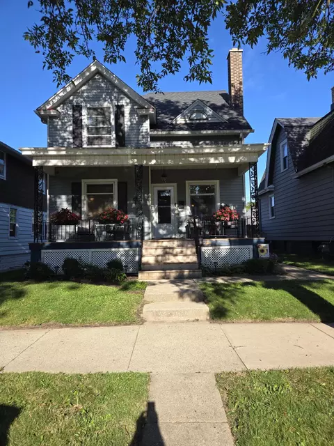 1363 Deane, Racine, WI 53405
