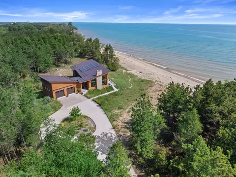 12339 Sandy Bay, Two Creeks, WI 54241