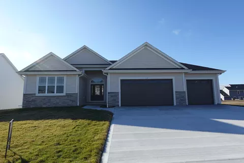 518 Woodside, West Bend, WI 53095