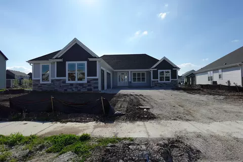 1570 Creekview, Oconomowoc, WI 53066
