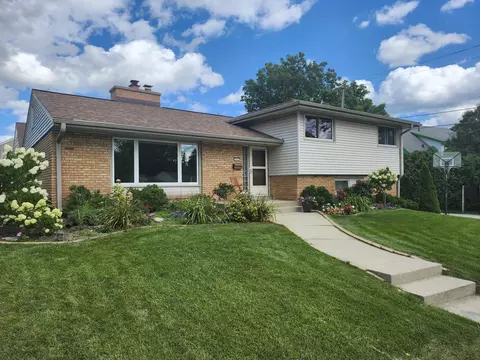 646 Robertson, Wauwatosa, WI 53213