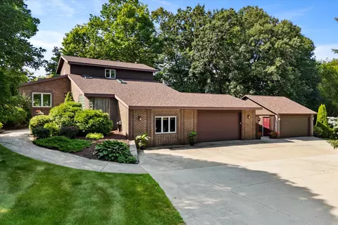 1555 River Bnd, Grafton, WI 53024
