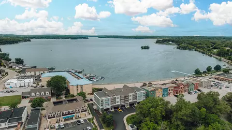 145 W Wisconsin #E, Pewaukee, WI 53072