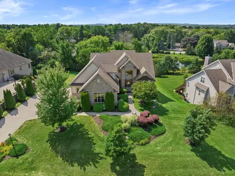 w218n5423 Taylors Woods, Menomonee Falls, WI 53051