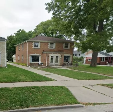 1167 Robertson #1169, Wauwatosa, WI 53213