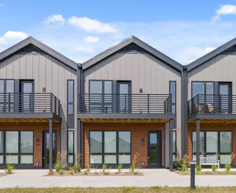 4199 E Hemlock #104, Oak Creek, WI 53154