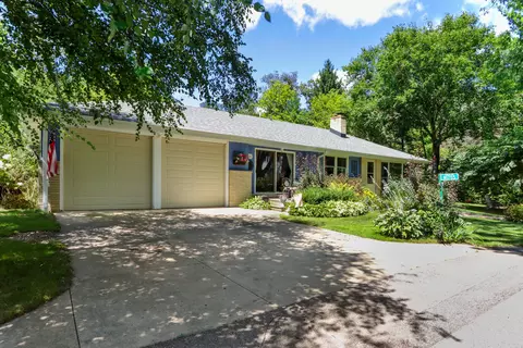 n1755 West Beach Drive, Linn, WI 53147