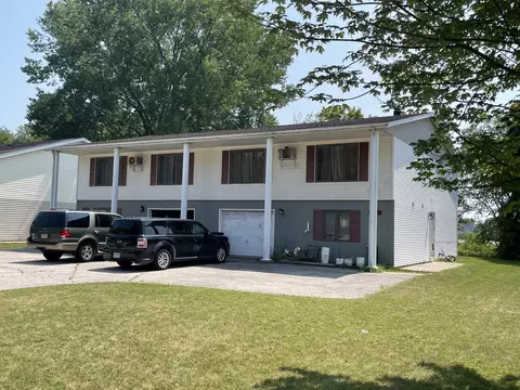 2729 31st #2731, Two Rivers, WI 54241