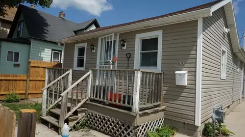 2011 Clark, Racine, WI 53403