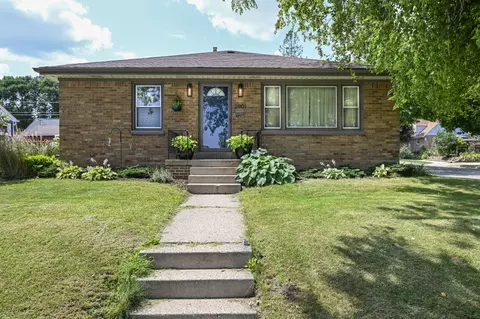 2901 S California, Milwaukee, WI 53207