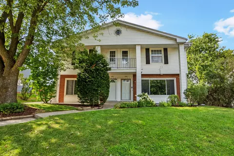 1426 Josephine #1428, Waukesha, WI 53186