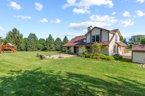 869 Hickory, Hartford, WI 53027