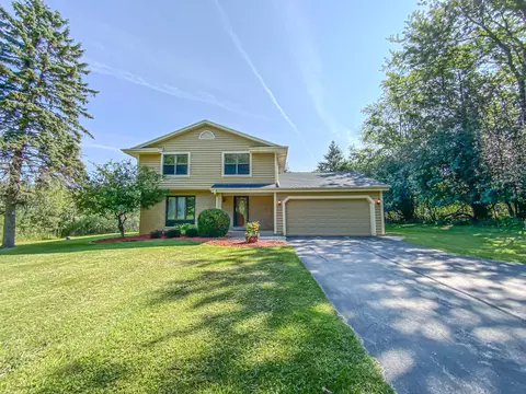 w274n1892 Oak Spg, Pewaukee, WI 53072