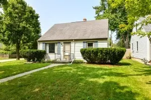 2107 N 119th, Wauwatosa, WI 53226