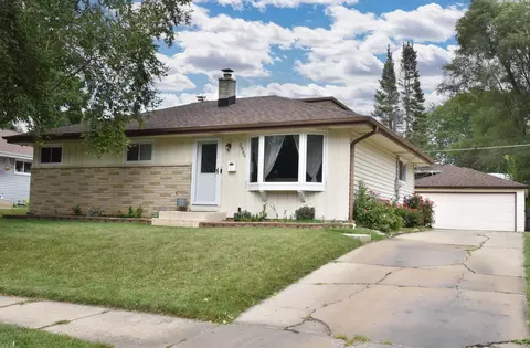 2886 S 97th, West Allis, WI 53227