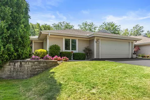 7201 W Mequon Sq, Mequon, WI 53092
