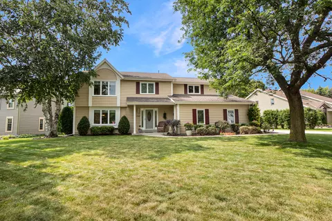 w226n2769 Foxwood, Waukesha, WI 53186