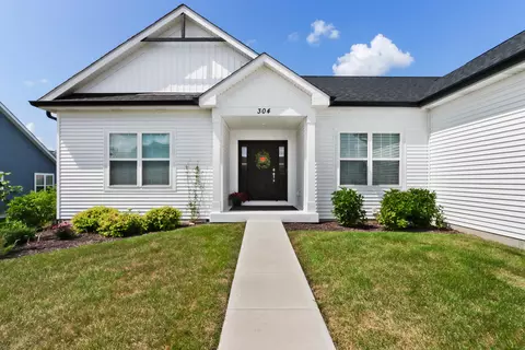 304 N Stone Rdg, Lake Geneva, WI 53147