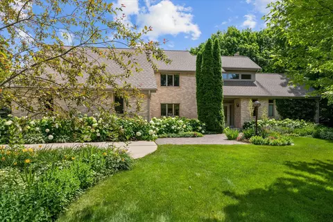 16565 Ridgeview, Brookfield, WI 53005