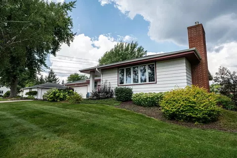 9218 W Briarwood, Franklin, WI 53132