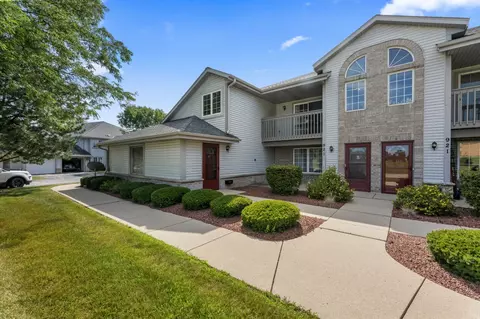 921 Quinlan #E, Pewaukee, WI 53072