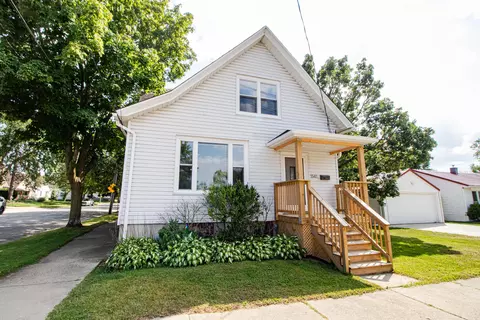 1541 E Warnimont, Milwaukee, WI 53207