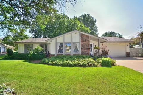 w223n2646 Springwood, Waukesha, WI 53186