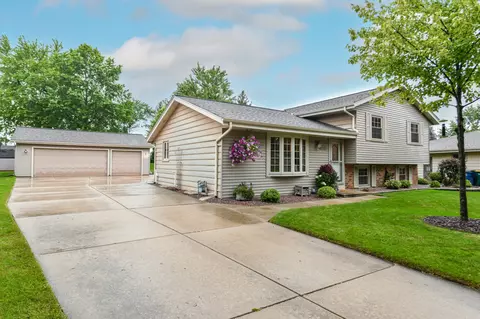 9925 S Cindy, Oak Creek, WI 53154