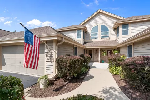 1928 Springbrook N #B, Waukesha, WI 53186